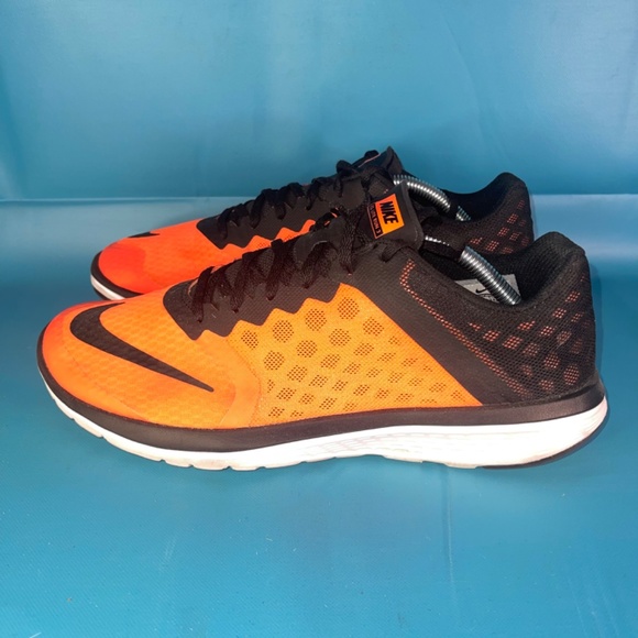 Nike Orange and Black Athletic Shoes for Performance - Picture 3 of 8